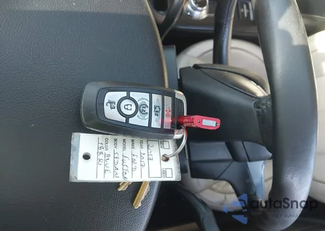 2017 Ford Fusion Hybrid Titanium z USA, uszkodzony, nr VIN 3FA6P0RU1HR360391